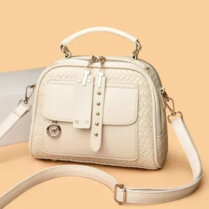Elegante geweven handtas voor dames, chique schoudertas met hoogwaardige hardware.