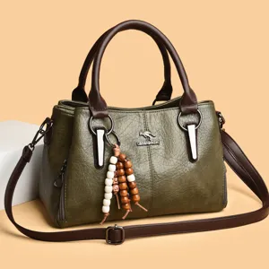 Grote vintage dames handtas van groen PU leer stijlvolle schoudertas met houten kralen.