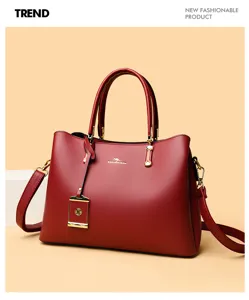 Elegante rote Damen Handtasche aus Leder Shopper Umhängetasche mit großem Kapazität und Gold.