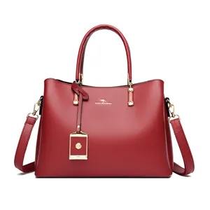 Elegante rote Leder Damentasche große Kapazität Shopper Schultertasche mit goldener Hardware.