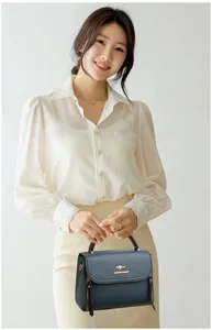 Elegante minimalistische Mini Handtasche aus Leder für Damen, schicke Schultertasche.