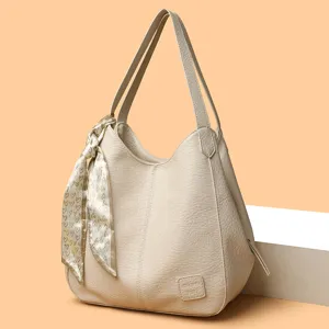 Chique damsschoudertas van beige PU-leider met schattige sjaaldecoratie, casual handtas.