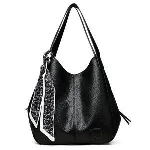Zwarte zachte leren tote schoudertas voor dames, grote hobo tas met stijlvolle sjaal.