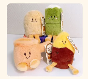 Vista dettagliata del peluche di cibo arrosto carino, bambola di tè di simulazione creativa.
