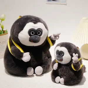 Simpatico peluche di scimmia saki dalla faccia bianca con zaino giallo morbido.