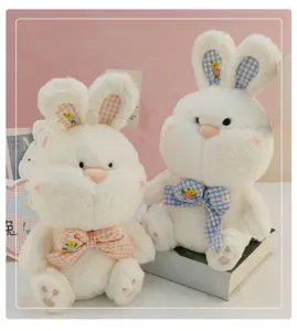 Adorable lapin en peluche douce avec noeud à carreaux mignon jouet pour les filles.
