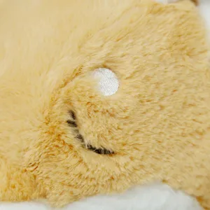 Primo piano dettagliato della morbida superficie del peluche con una tessitura fine.