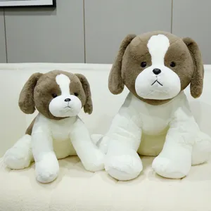 Simpatici cuccioli di peluche marroni e bianchi, morbide bambole compagne di sonno.