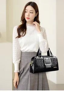 Borsa a mano nera con stampa coccodrillo da donna, elegante borsa a spalla con fibbia.