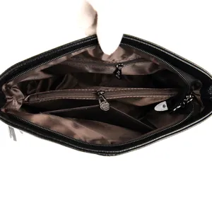 Schwarze grosse Schultertasche Eimerform Innenansicht mit Reissverschlussfaechern.