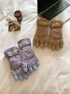 Gants de ski imperméables à carreaux vintage, doublure polaire pour cyclisme hivernal.