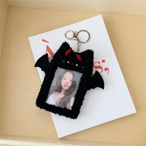 Schattige pluche fotokaart houder, zwarte vleermuis duivel ontwerp ID badge houder met sleutel.