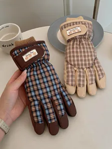 Gants de ski imperméables à carreaux rétro, gants thermiques doublés pour sports d'hiver.