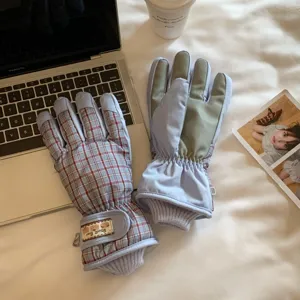 Gants de ski imperméables à carreaux rétro polaire épaisse détails hiver en plein air.
