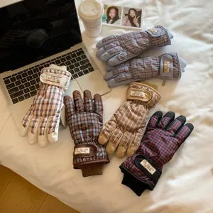 Gants de ski imperméables à carreaux rétro, doublure polaire épaisse pour l'hiver chaud.