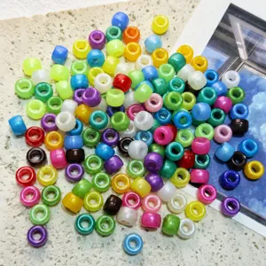 Cuentas de barril de plástico de colores para manualidades de joyería DIY, detalles de cuentas.