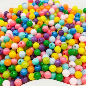 Kleurrijke plastic ronde kralen met gaten, snoepkleuren gevarieerd voor knutselen en sieraden.