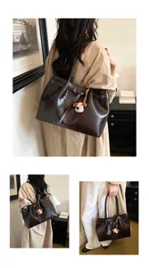 Retro large capacity brown tote bag for women, stylish vintage shoulder bag with cute dog pendant.