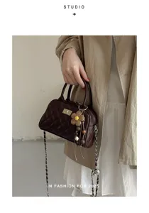 Korean fashion quilted pillow bag for women, chic retro single shoulder crossbody bag.
