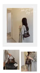 Vue détaillée d un sac à bandoulière plissé élégant pour femme, sac à main souple.