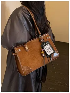 Retro brown leather tote bag for women, large capacity shoulder bag for daily commute 2026
