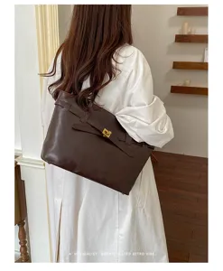 Detailed view of minimalist retro brown tote bag, large capacity stylish commuter shoulder bag.