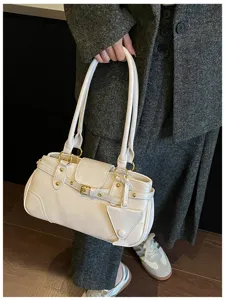 Minimalist retro underarm shoulder bag for women, chic baguette handbag with chic buckle.