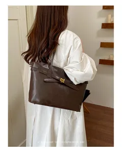 Detail view of the retro brown leather shoulder tote bag, stylish large capacity bag.