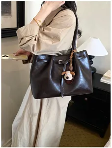 Womens brown leather tote bag, casual large capacity shoulder bag for daily work and commuting.