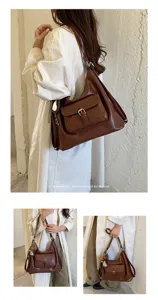 Vintage braune Leder-Umhängetasche mit geräumigem Innenraum und vielseitigem Tragedesign.