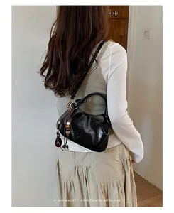 Sac à bandoulière minimaliste froncé pour femme tendance rétro sac porté croisé élégant.