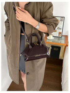 Sac à main bandoulière marron vernis vintage, élégant sac à main décontracté chic.