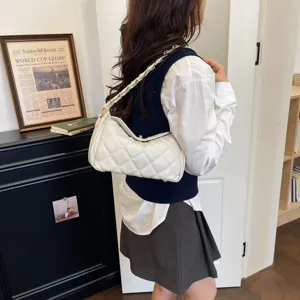 Weißer gesteppter Kettentasche Umhängetasche, minimalistische Damen Schultertasche eleganter Stil.