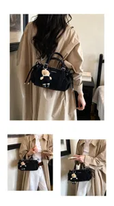 Sac cabas à cordon design de niche coréen sac bandoulière noir avec peluche chat.