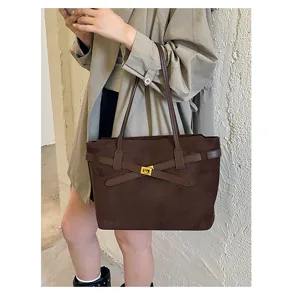 Sac cabas en suédine vintage marron pour femme, grand sac porté épaule pour le travail.