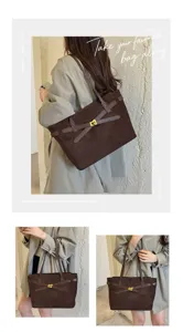 Sac cabas rétro classique en daim pour femmes, grand sac bandoulière stylé pour le quotidien.