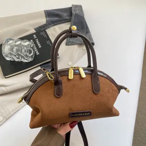 Sac à Main Vintage en Cuir PU et Daim pour Femmes Style Coréen Rétro Sac Bandoulière Minimaliste Navetteur Forme d'Oreiller Avec Pendentif Floral