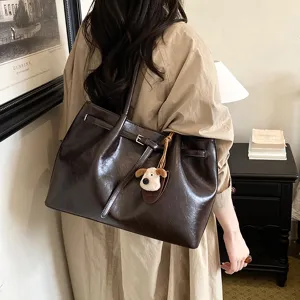 Retro brown PU leather tote bag for women, large capacity shoulder underarm bag for commute.