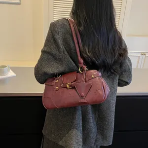 Trendy vintage underarm shoulder bag for women, minimalist faux leather baguette handbag.
