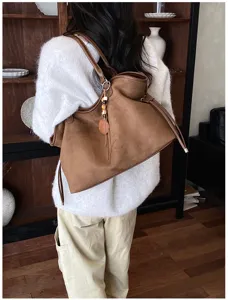 Retro brown suede tote bag for women, large capacity casual shoulder bag, stylish daily commuting.