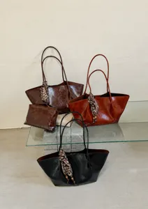 Retro Oilleder Shopper Tasche mit Seidenschal, große lässige Schultertasche für Damen.