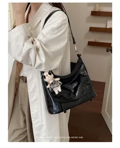 Chic black leather messenger bag for women, trendy retro single shoulder crossbody purse.