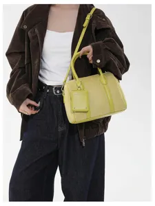 Modischer Vintage matter Boston Handtasche Umhängetasche Detailblick in Gelbgrün