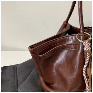 Classic brown retro tote bag with minimalist design, large capacity and stylish shoulder strap.