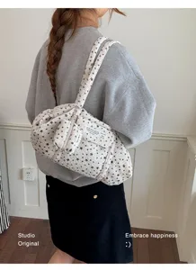Casual canvas shoulder tote bag with star pattern, large capacity daily commuter bag for women.