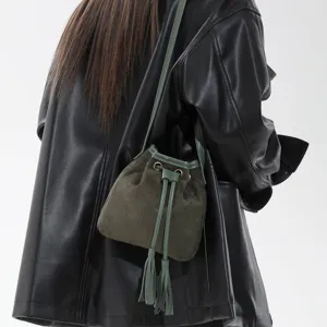 Retro green suede bucket bag with fringe drawstring, stylish women crossbody shoulder bag.