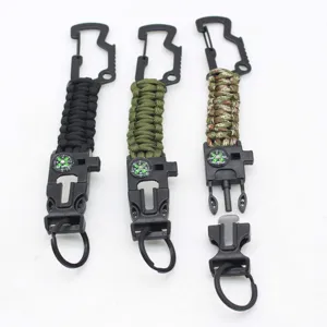 Llavero de supervivencia multifuncional de paracord para exteriores con mosquetón y brújula.
