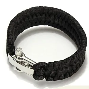 Schwarzes Paracord Überlebensarmband mit Zinklegierung U-Schäkel für Outdoor-Camping.