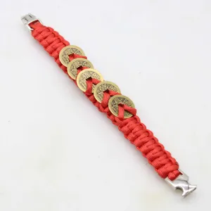 Bracelet en paracorde rouge avec pièces de monnaie anciennes chinoises et boucle en métal.