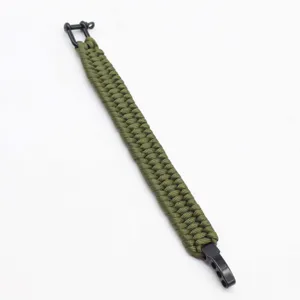 Grünes Paracord Überlebensarmband mit schwarzem Metall U-Schake für Outdoor Camping Wandern
